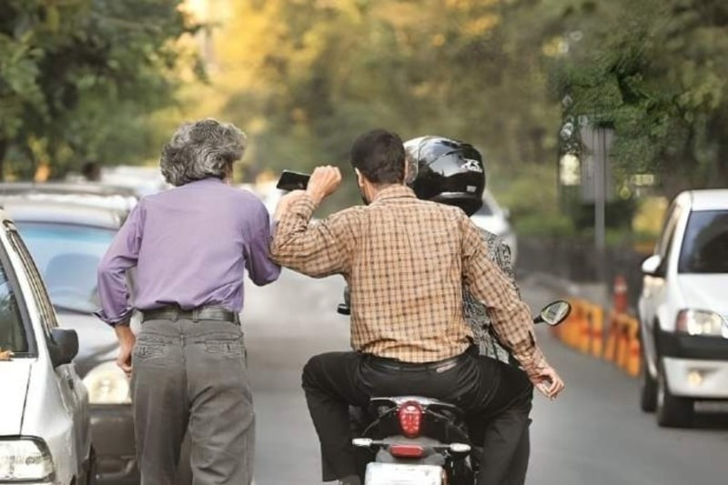 دستگیری گوشیقاپهای شمالشرق تهران؛ اعتراف به ۵۰ سرقت، طعمهها بیشتر نوجوان بودند