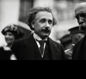 زندگی پرماجرای اینشتین: از پرونده ۱۴۰۰ صفحه‌ای در FBI تا فرزندی که هرگز او را ندید