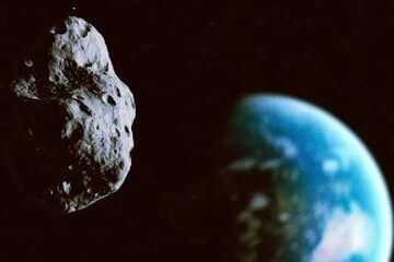 سیارکی عجیب که ۶۰ سال است زمین را تعقیب میکند