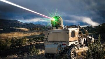 شلیک سلاح لیزری جدید به ۲۰۰ پهپاد فقط با توان ذخیره