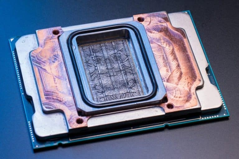 مایکروسافت از یک «دستاورد بزرگ» در خنکسازی تراشههای هوش مصنوعی خبر داد