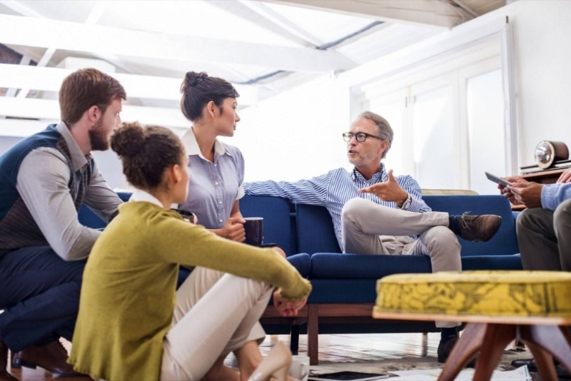 نادانی جمعی؛ چرا شبکههای اجتماعی ما را به دام باورهای غلط و توطئه میکشانند؟