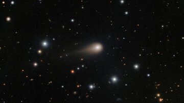 ورود بیگانه به منظومه شمسی / مهمان باستانی با دُم درخشان خودنمایی می‌کند