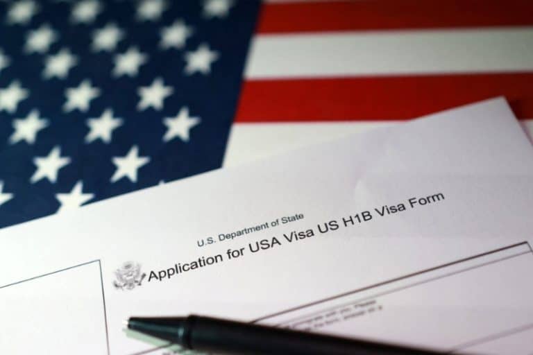 پشت‌پرده گران‌ترین ویزای تاریخ آمریکا: چرا ترامپ راه ورود نخبگان را بست؟