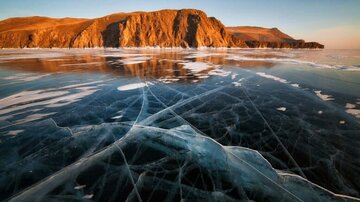 یخ شفاف، اسرار قدیمی‌ترین دریاچه زمین را فاش می‌کند / خانه‌ ۲۰٪ از کل آب شیرین جهان