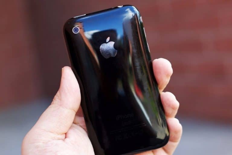 ۱۷ سال وفاداری به یک گوشی؛ خریدار آیفون 3G حالا آیفون ۱۷ پرو مکس دارد