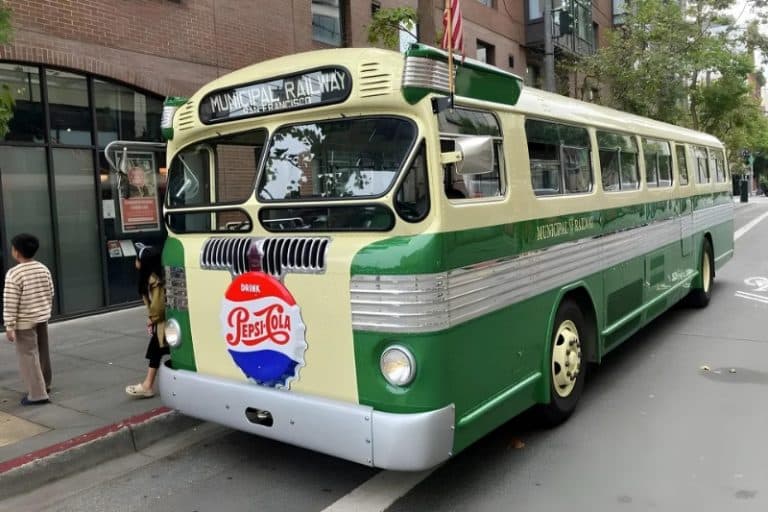 «ابر اتوبوس» معروفی پس از ۷۲ سال برگشت؛ اما دوباره ناپدید شد