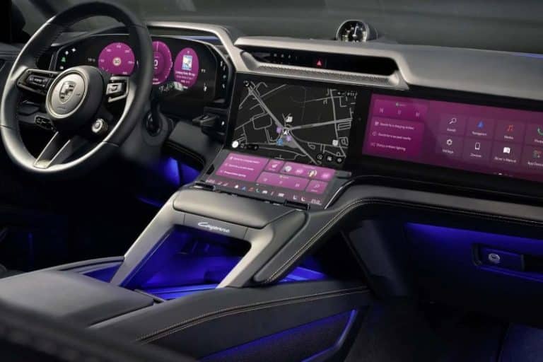 این کابین پورشه کاین برقی است؛ لوکس و چشم‌نواز با انبوهی از نمایشگر