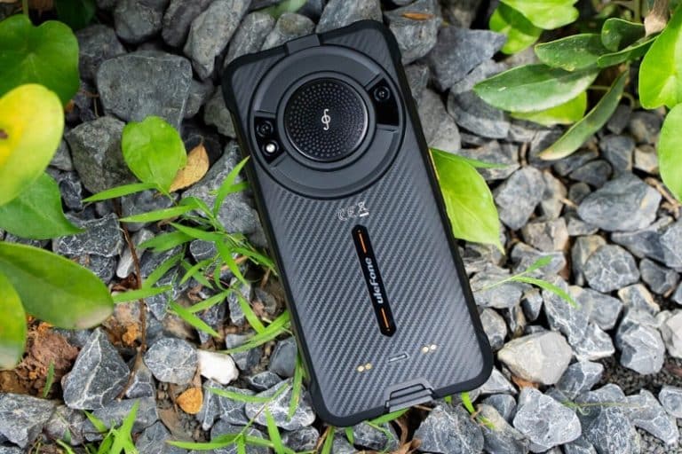 این گوشی خوش‌قیمت استاندارد مقاومتی جدیدی را تعریف می‌کند