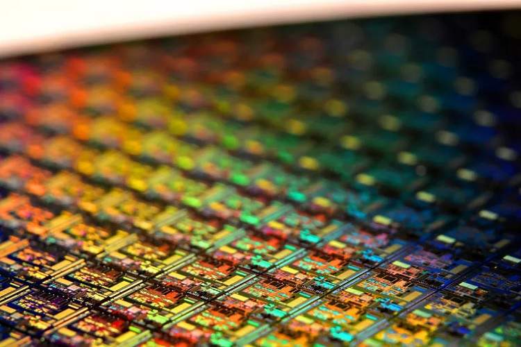 بازآفرینی قانون مور با تراشه‌ای که فقط چند اتم ضخامت دارد