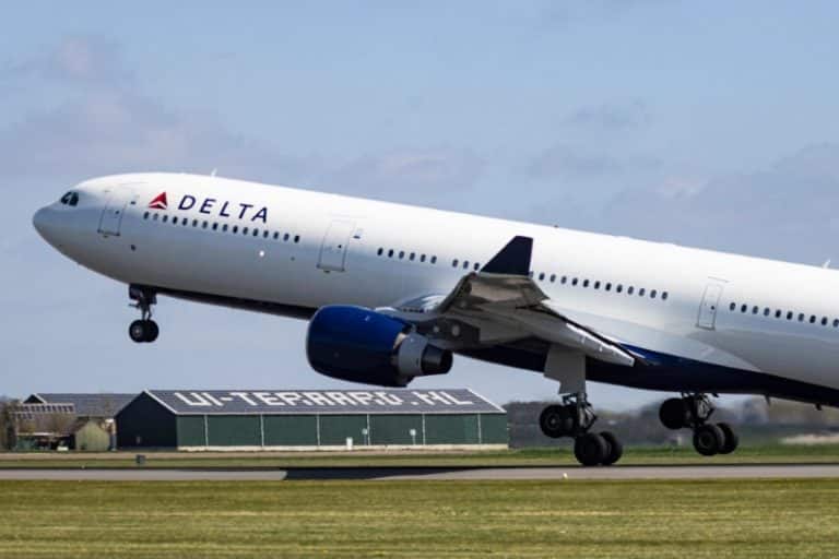 برخورد هواپیماهای مسافربری دلتا روی باند؛ مسافران در سلامت کامل هستند