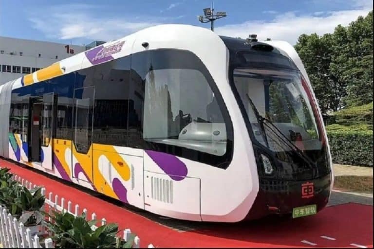 ترامواهای چینی تهران بیاستفاده ماندند؛ متروباس جایگزین میشود