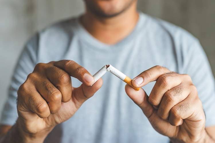 ترک سیگار، شانس زنده‌ماندن بیماران سرطانی را دو برابر می‌کند