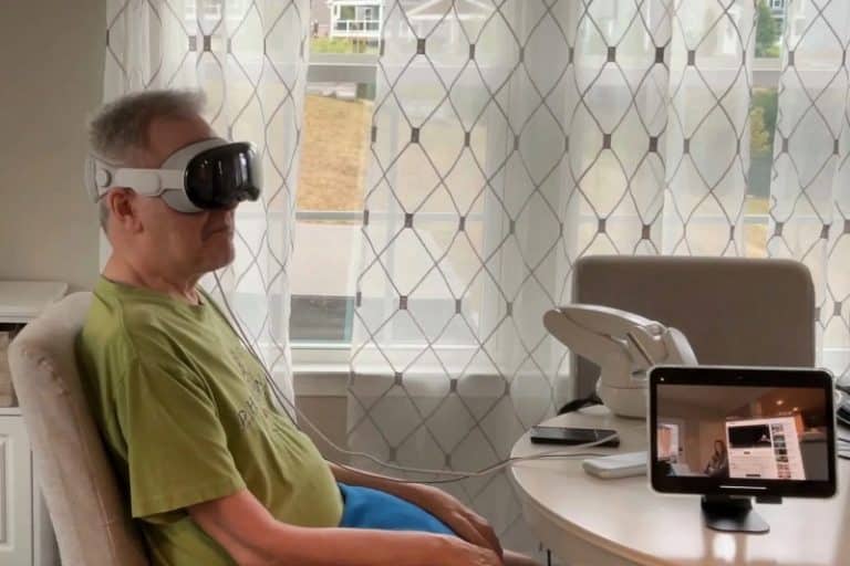 حاضرید مغزتان را به کامپیوتر وصل کنید؟ این مرد ۶۵ ساله با همین کار، زندگی‌اش را پس گرفت