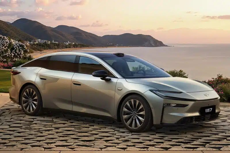 خودروساز سرشناس، رقبا را به گمراه‌کردن مردم متهم کرد