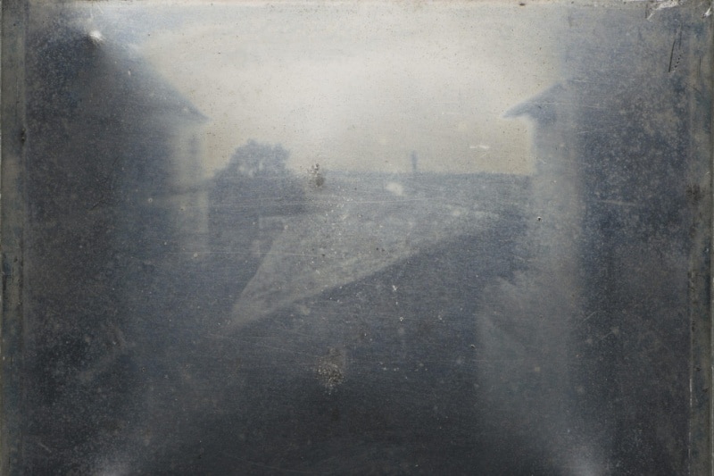 داستان اولین عکس تاریخ؛ چگونه ۸ ساعت نور خورشید، علم و هنر را تا ابد متحول کرد؟