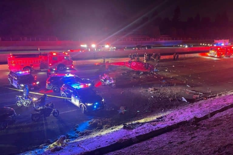 سقوط هلیکوپتر در وسط بزرگراه؛ ۳ نفر به‌شدت مجروح شدند + ویدیو