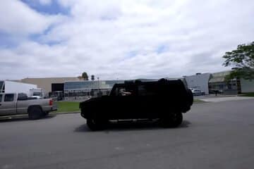 سیاه‌ترین هامر دنیا / نور در این شاسی‌بلند جنجالی زندانی می‌شود!