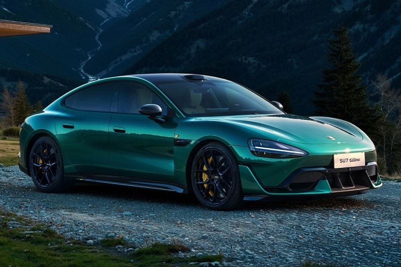 ماشین شیائومی تصادف کرد، درهایش قفل شد و راننده در آتش سوخت