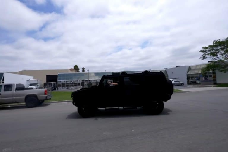 مشکی‌ترین هامر دنیا؛ ماشینی جنجالی که نور را جذب می‌کند! + ویدیو