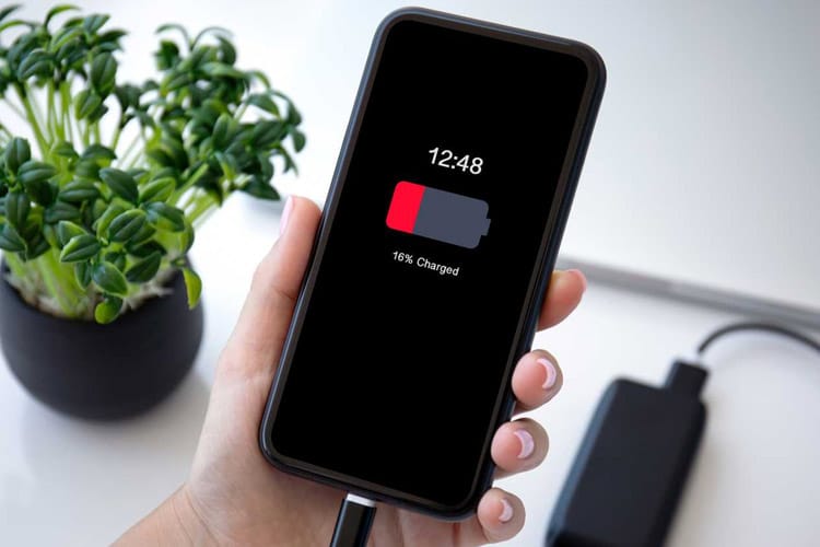 نابودی تدریجی باتری: ۳ عادت اشتباه در شارژ که باید همین امروز ترک کنید