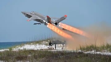 نسل جدید جنگنده‌های بدون خلبان وارد میدان می‌شوند / مرگ و زندگی انسان در دست ربات