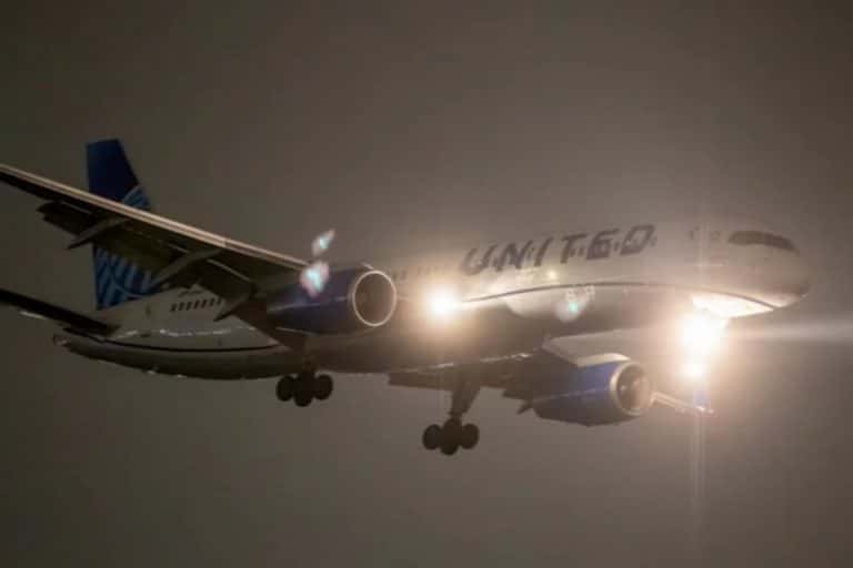 وقتی هواپیماها در آسمان به یکدیگر چشمک میزنند!