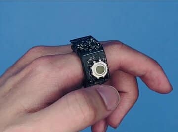 پایان دوران موس‌های سنتی: موس پوشیدنی با باتری نامیرا