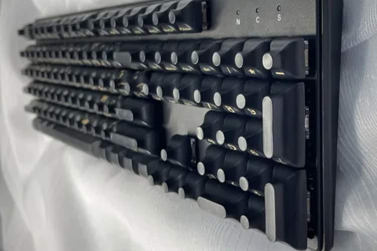 کیبوردی مخصوص کسانی که ناخن بلند دارند!