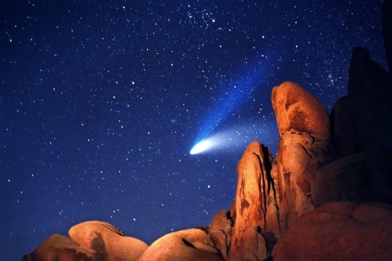 ۵۶۹ روز در آسمان؛ داستان دنباله‌دار عظیم هیل–باپ که در سال ۱۹۹۷ رکوردشکن شد