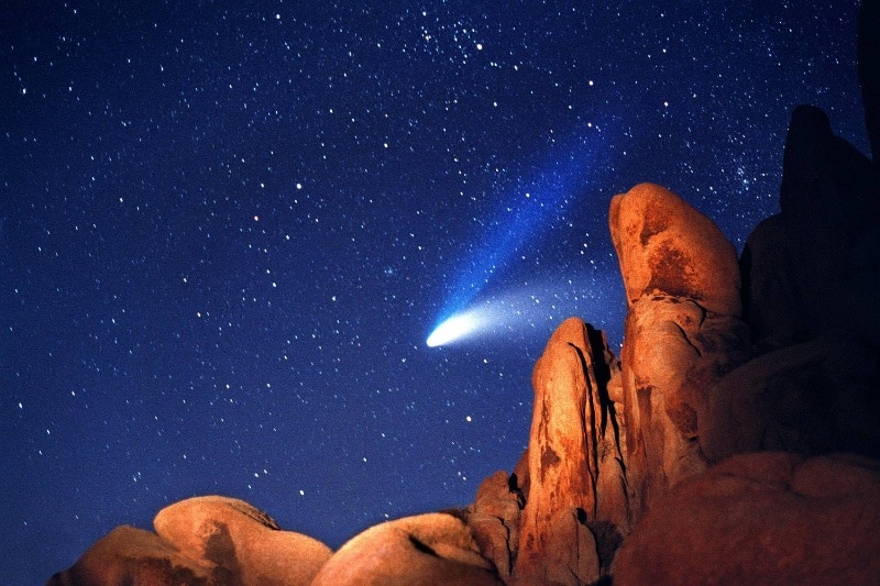 ۵۶۹ روز در آسمان؛ داستان دنباله‌دار عظیم هیل–باپ که در سال ۱۹۹۷ رکوردشکن شد