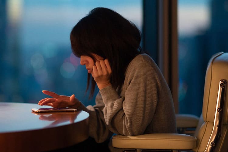 آیا مغز شما در حال فسیل شدن است؟ نشانه‌ها و خطرات تماشای ویدئوهای کوتاه