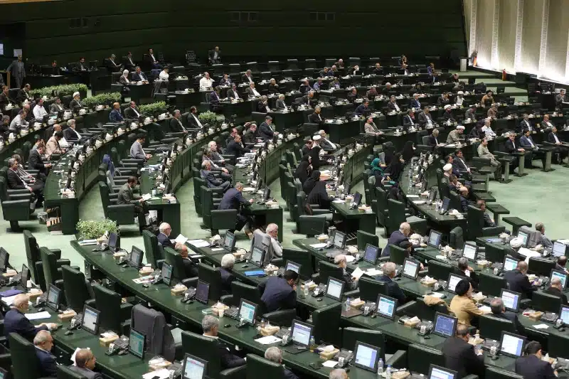 تحقیق و تفحص از عملکرد ۶ بانک بزرگ و گمرک در دستور کار مجلس قرار گرفت