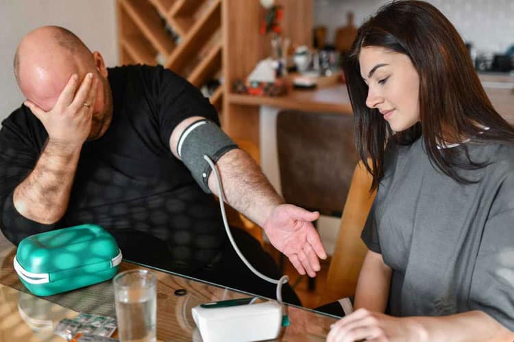 راهنمای اقدام فوری هنگام افزایش ناگهانی فشار خون (بر اساس نظر متخصص)