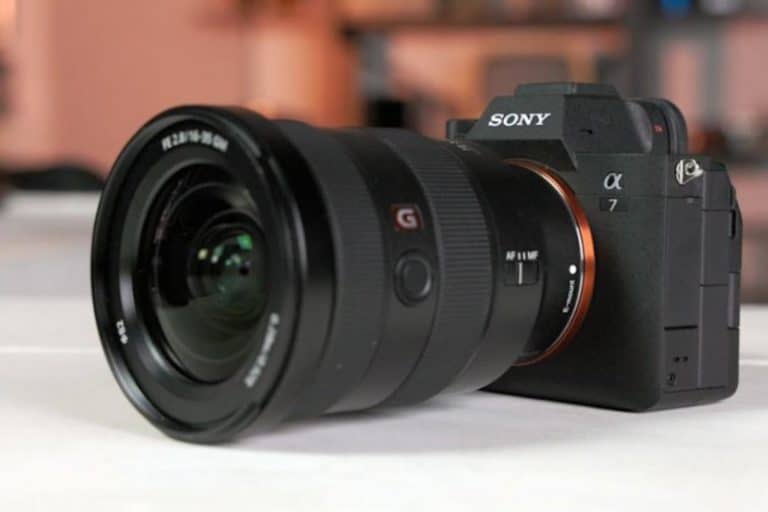 سونی روی دوربین میان‌رده مورد انتظار A7 V کار می‌کند