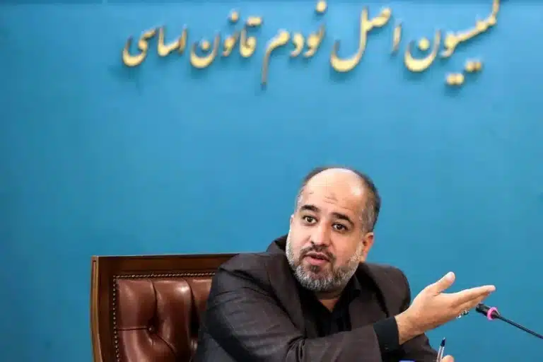 مخالفت نماینده مجلس با معافیت‌های ارزی جدید برای واردات گوشی لوکس