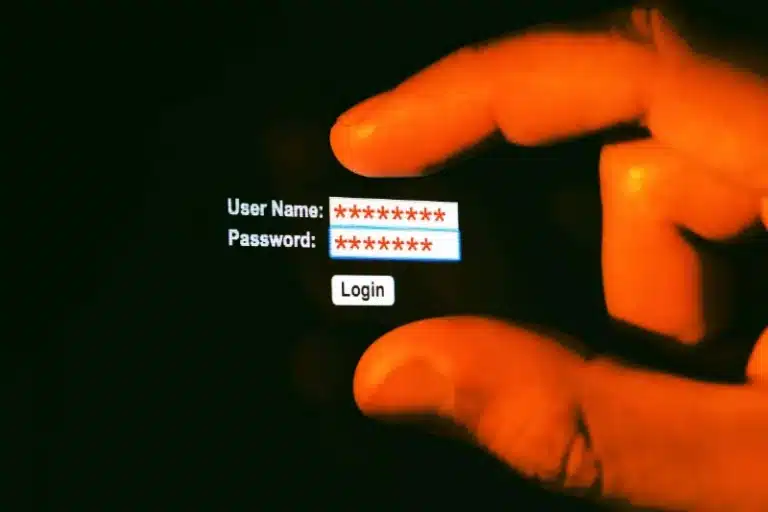 مرد آمریکایی پس از فرامو‌ش‌کردن رمز عبور تراشه درون بدنش، به دردسرهای عجیبی افتاد