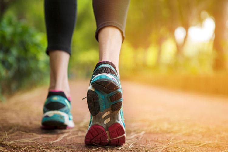 پیاده‌روی معکوس: کشف فواید شگفت‌انگیز برای سلامت جسم و ذهن