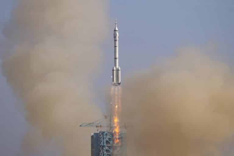 چین دیگر فضانورد گیرافتاده در مدار ندارد؛ فضاپیمای نجات شنژو ۲۲ به تیان‌گونگ رسید