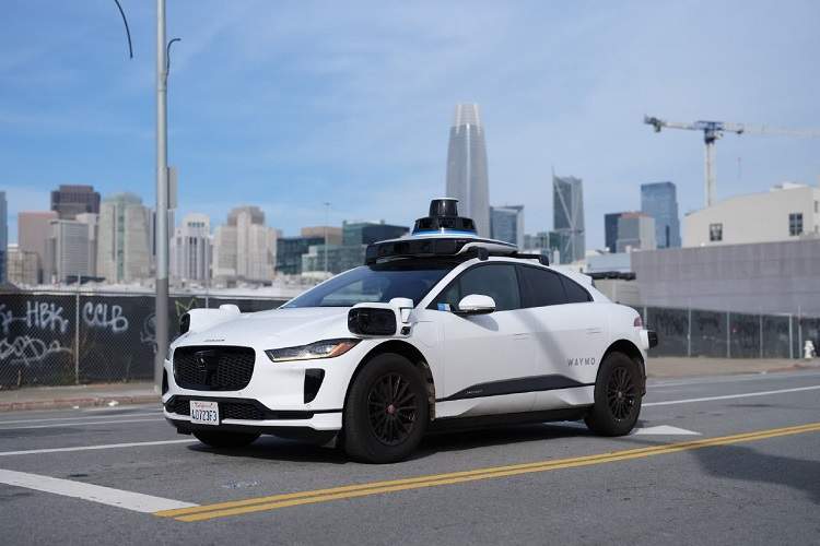 گام تاریخی وایمو: آغاز سفرهای کاملاً خودران در آزادراه‌های آمریکا