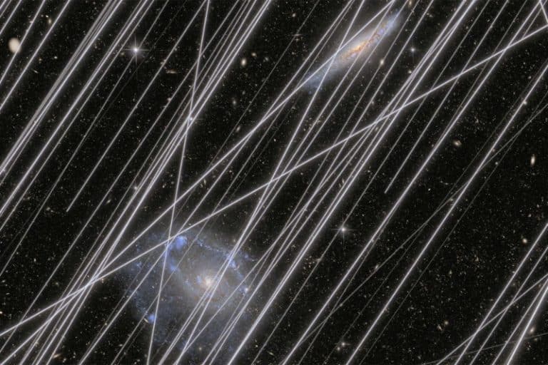 آلودگی نوری فراتر از زمین؛ تلسکوپ‌های فضایی نیز قربانی منظومه‌های ماهواره‌ای هستند