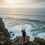 اگر یک سر میله‌ای فلزی به طول ۳۰ کیلومتر را تکان دهیم، انتهای آن فوراً حرکت می‌کند؟