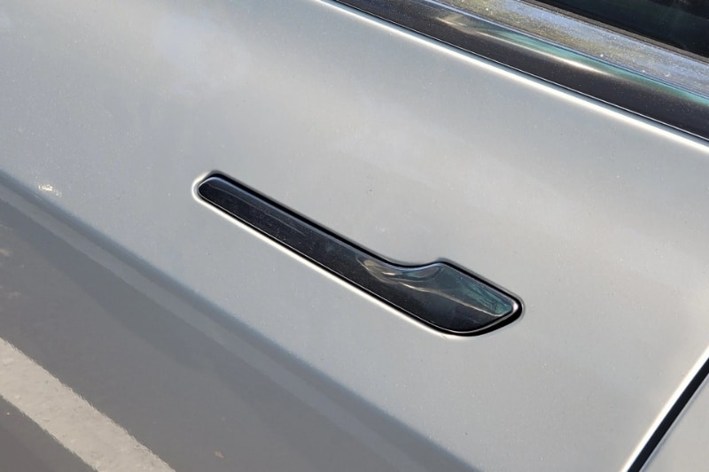 بازکردن درِ خودروهای تسلا با آیفون امکانپذیر میشود؟