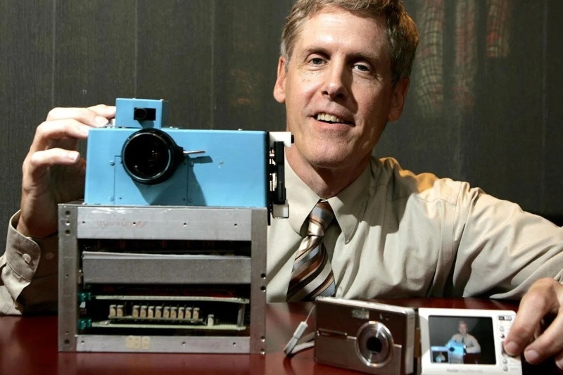 تولد اولین دوربین دیجیتال: داستان مهندس جوانی که دنیای عکاسی را برای همیشه تغییر داد