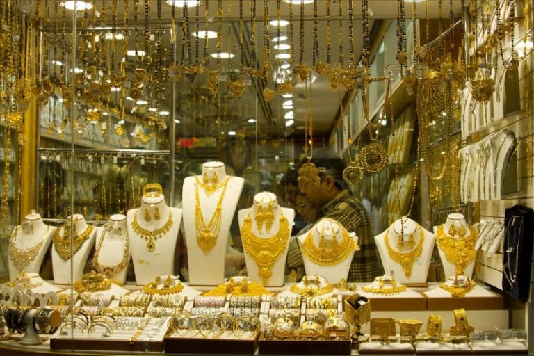 حساب طلافروشان باز هم مسدود شد؛ جنگ با پول سیاه یا مداخله بانک مرکزی در بازار؟