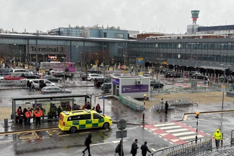 حمله با اسپری فلفل در شلوغ‌ترین فرودگاه لندن؛ ۲۱ نفر مصدوم شدند
