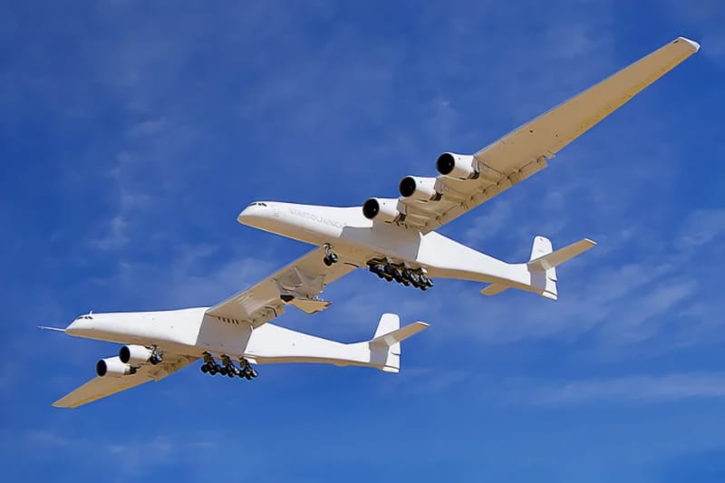 راز هواپیمای غولپیکر «راک» که با بشقابپرنده اشتباه گرفته شد