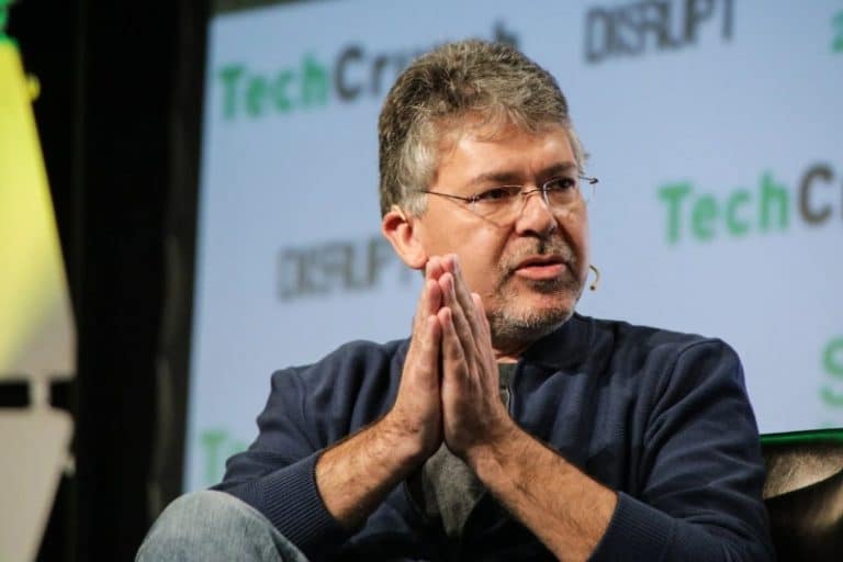 رهبر هوش مصنوعی اپل تغییر کرد؛ پس‌لرزه مشکلات سیری