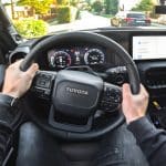 پشت فرمان لندکروزر ۲۰۲۵؛ ویدیو رانندگی با هیولای ژاپنی