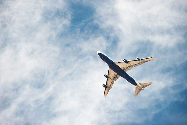 چرا پس از بلندشدن هواپیما احساس سقوط میکنیم؟ (دلیل علمی)